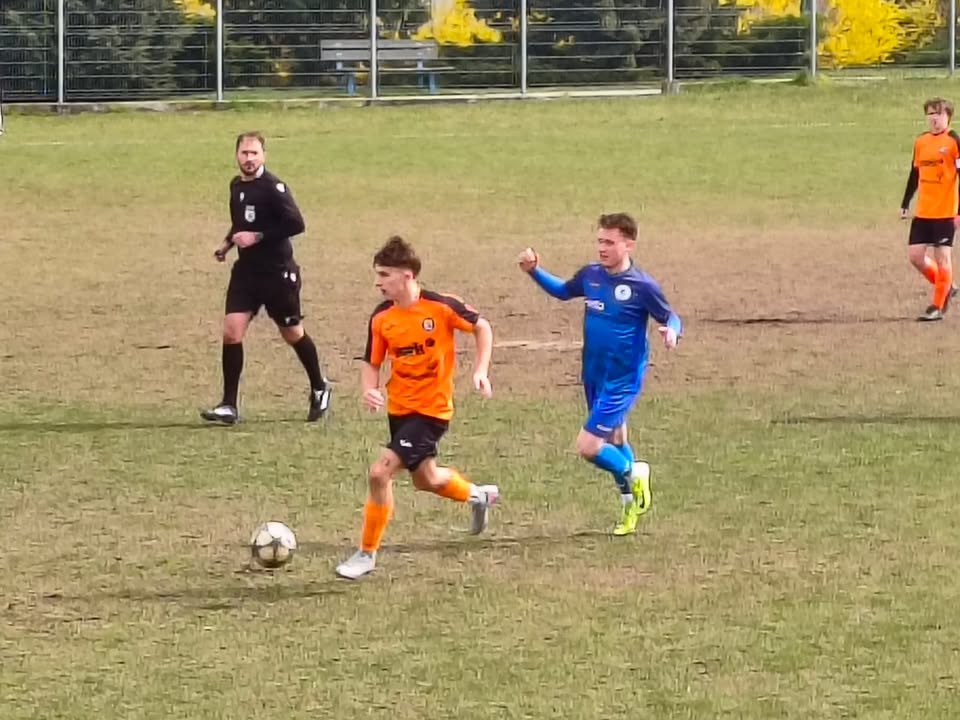 🟧Kilka ujęć z wczorajszego meczu rezerw. ⬛️TPS Winogrady 🆚 KS Uchorowo _________